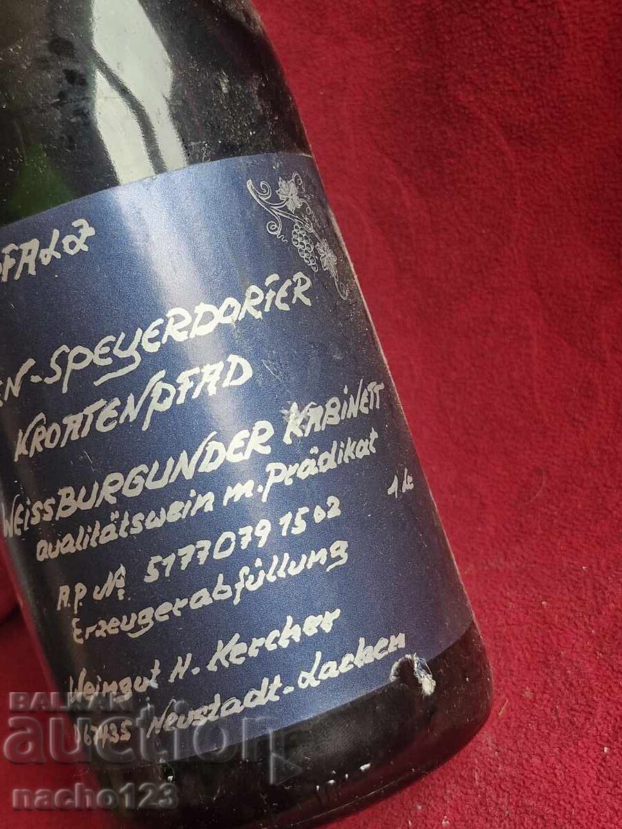 Licitație Sticlă de vin alb german de calitate, anul 2000 Licitație Sticlă de vin alb german de calitate, anul 2000
