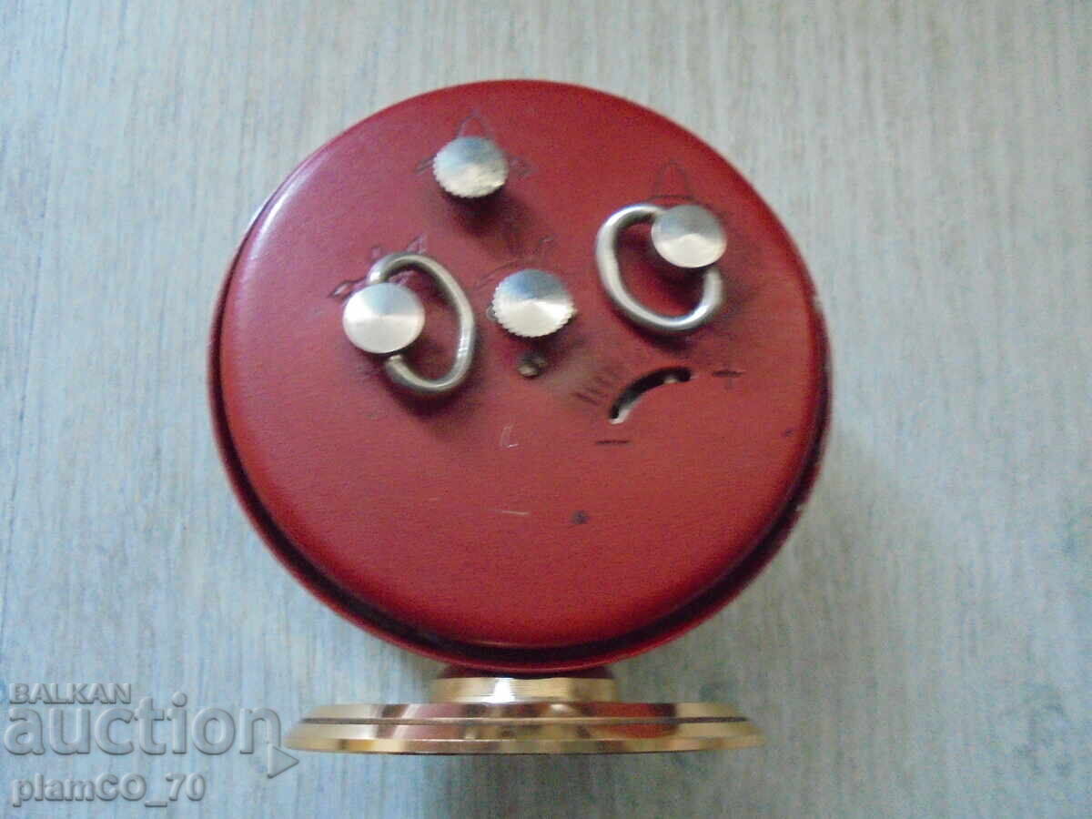 Аукцион №*8376 Стар механичен съветски будилник SLAVA Аукцион №*8376 Стар механичен съветски будилник SLAVA