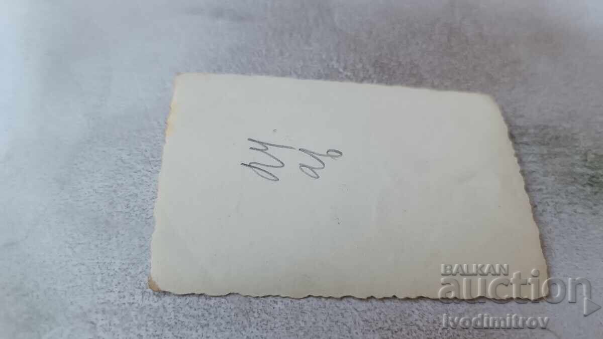 Φωτογραφία Σόφιας Αξιωματικός και δύο γυναίκες σε βόλτα με τιμή 1.85 BGN | € 0.95