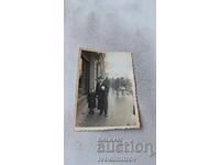 Снимка София Мъж с малко момиченце на разходка 1941