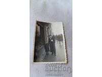 Снимка София Мъж с малко момиченце на разходка 1941