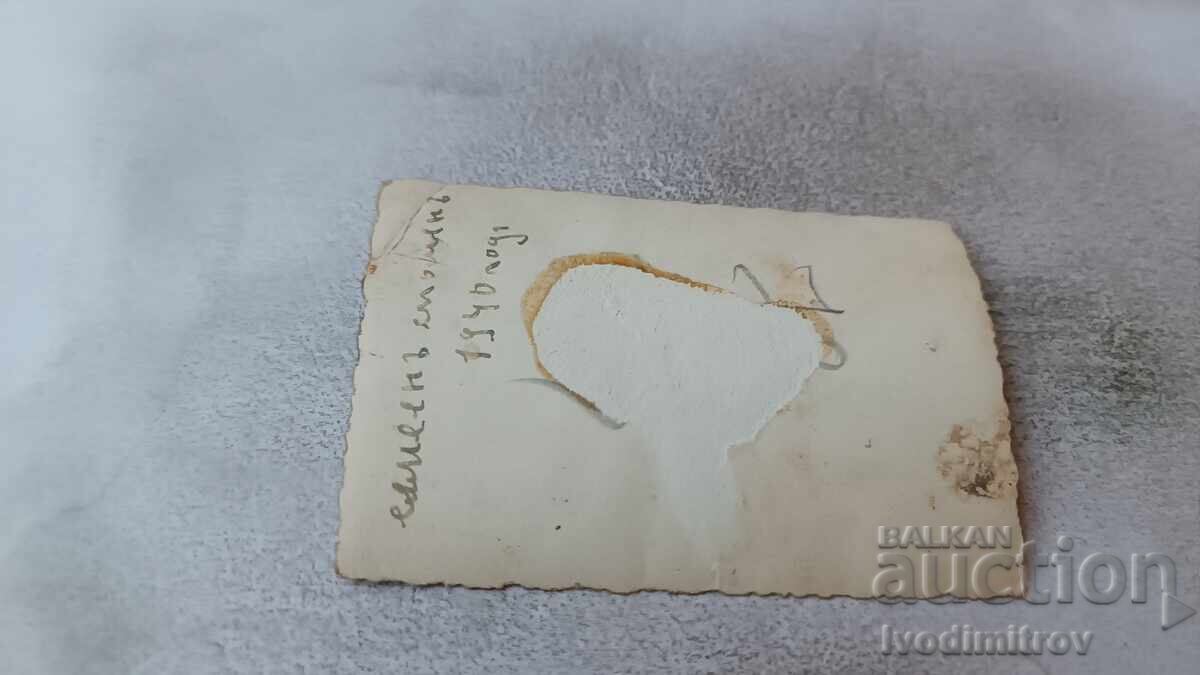 Snimka Sofiya Mŭzh γυναίκα και μικρό αγόρι στο πεζοδρόμιο 1940 με τιμή 2.45 BGN | € 1.25