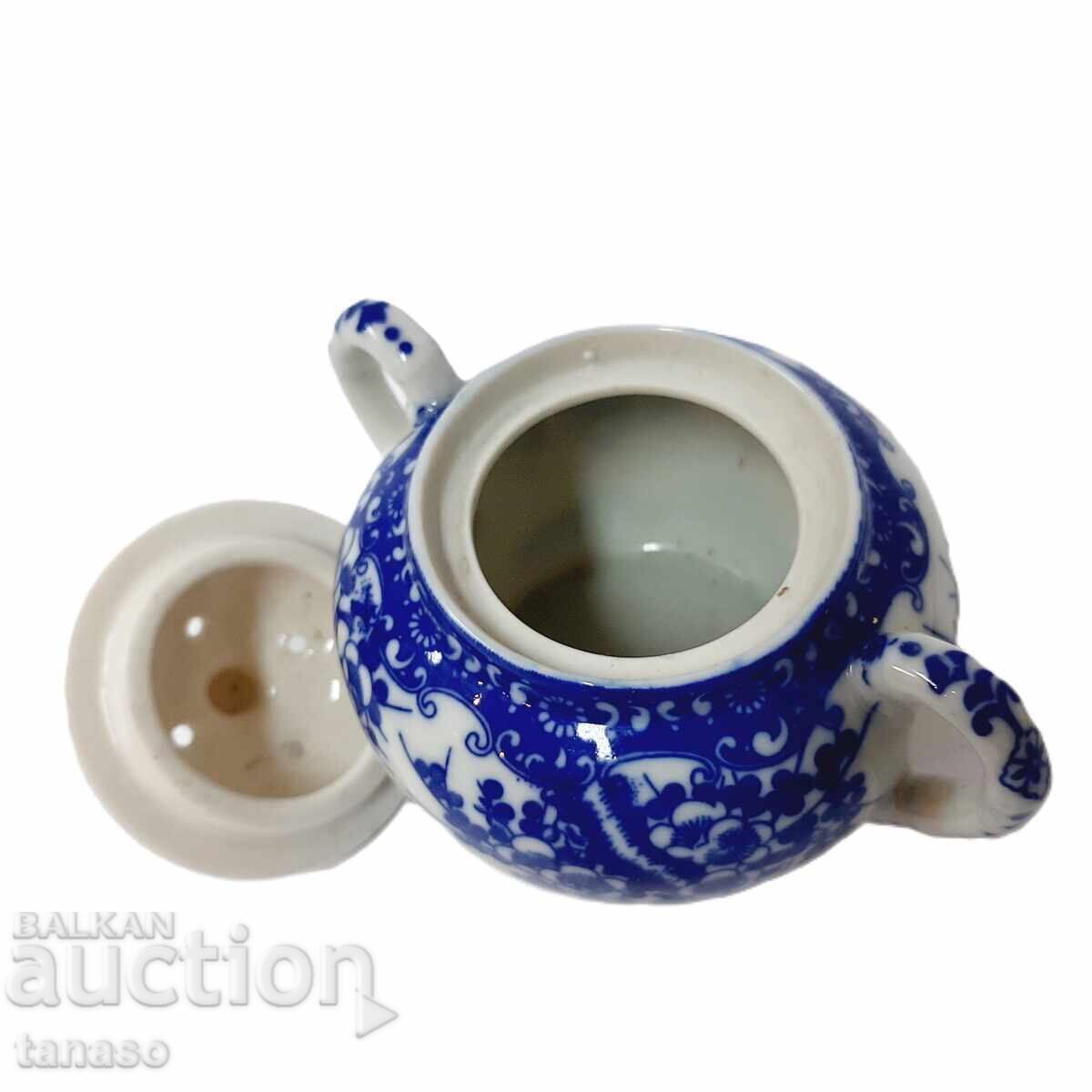 Japanese porcelain sugar bowl in blue and white - 5