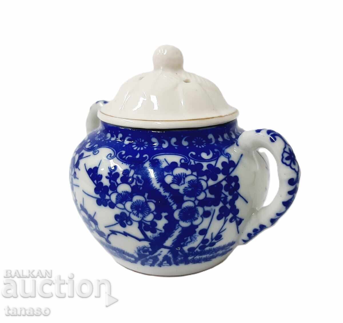 Japanese porcelain sugar bowl in blue and white