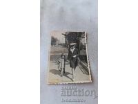 Φωτογραφία Σόφιας Γυναίκα και μικρό κοριτσάκι σε βόλτα 1952