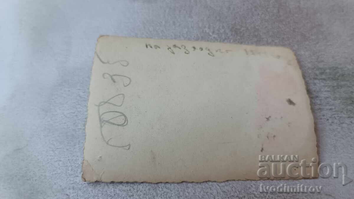 Снимка София Мъж жена и малко момиченце в парка с цена 1.85 лв. | € 0.95