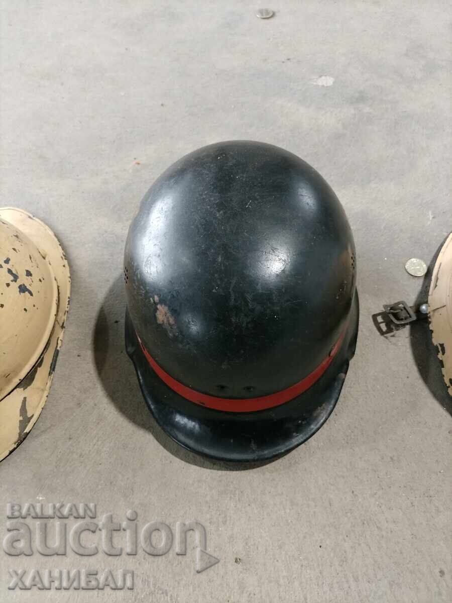 Доставка на ТРИ СТАРИ КАСКИ, ЕДНАТА Е НЕМСКА Доставка на ТРИ СТАРИ КАСКИ, ЕДНАТА Е НЕМСКА