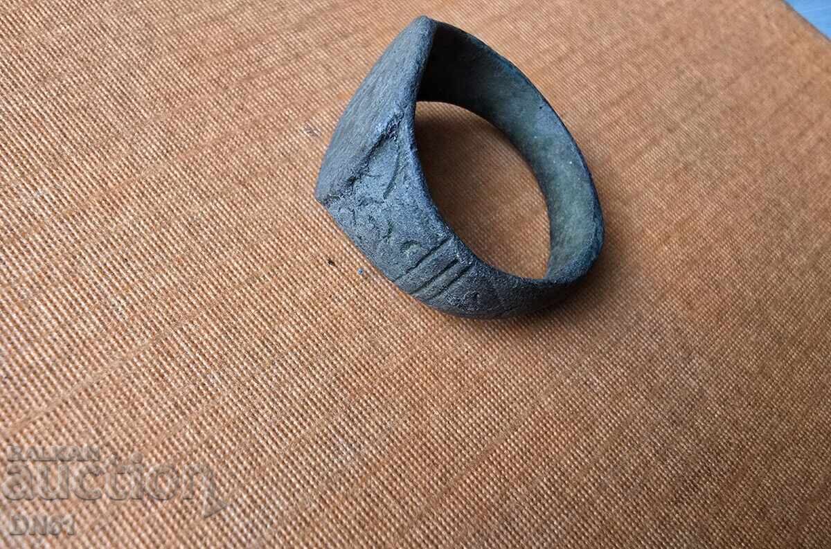 Παράδοση Δαχτυλίδι του τσορμπατζή ΠΕΥ Παράδοση Δαχτυλίδι του τσορμπατζή ΠΕΥ