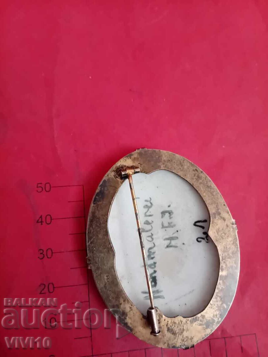 Broșă veche din argint, proba 800 cu preț 120.00 BGN | € 61.36