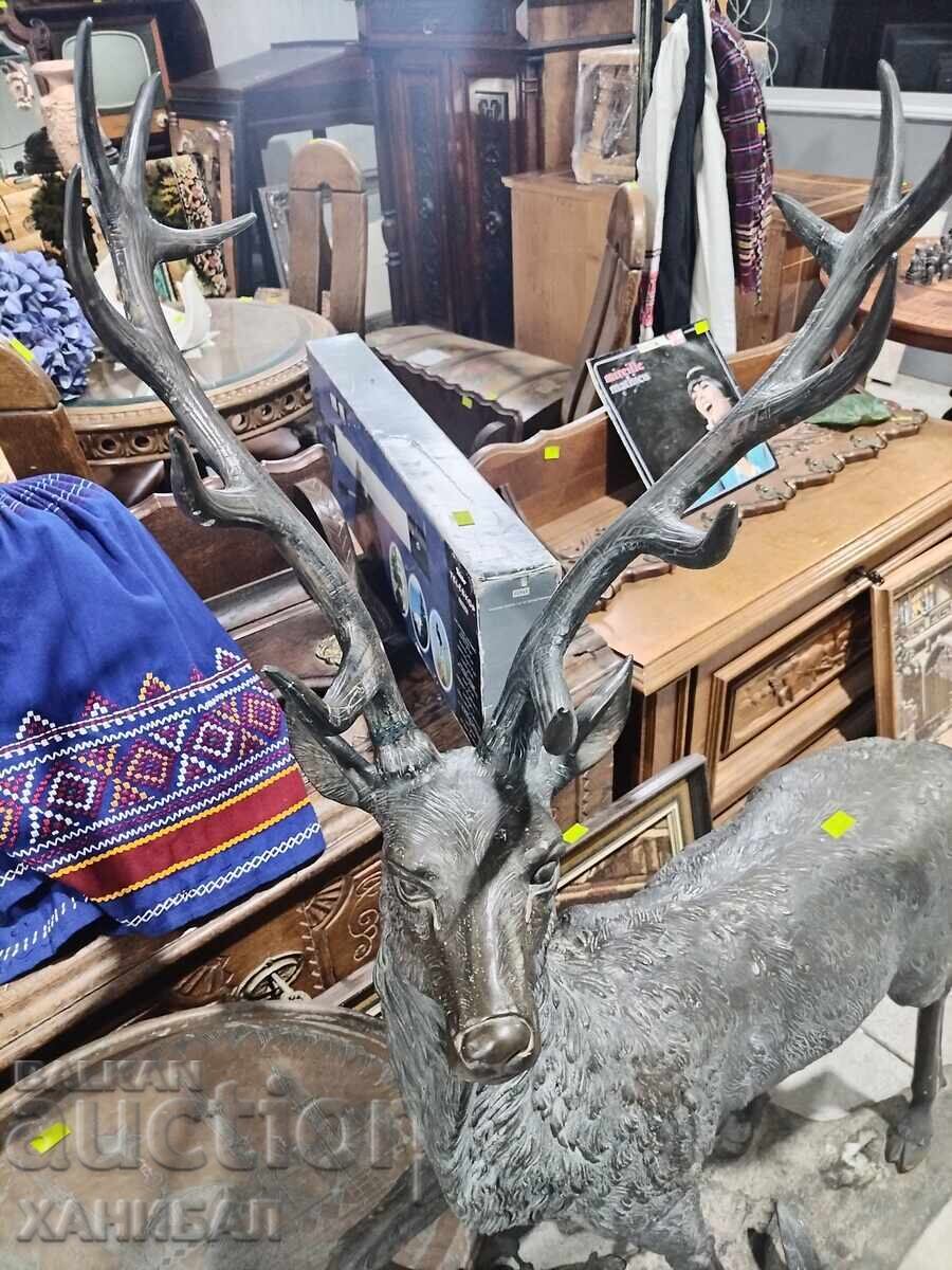 ГОЛЯМА ФИГУРА НА ЕЛЕН ОТ БРОНЗ с цена 3500.00 лв. | € 1789.52