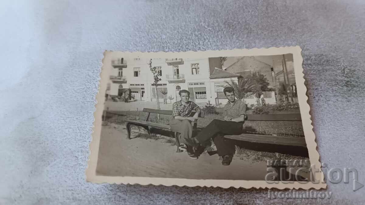 Photo Sofia Two men sitting on a bench Photo Sofia Two men sitting on a bench