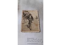 Φωτογραφία Σόφια Άνδρας με ρετρό ποδήλατο στον δρόμο 1941