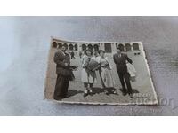 Snimka Sofiya Mŭzhe και γυναίκα με ακορντεόν μπροστά από Αλέξανδρος Νέφσκι