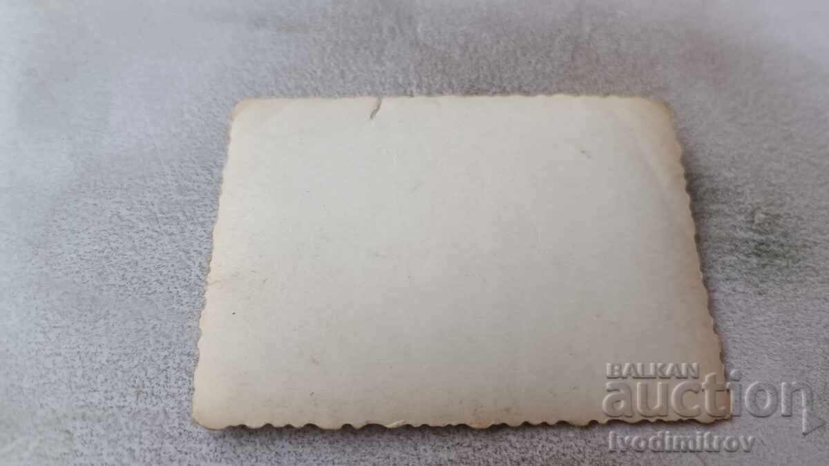 Φωτογραφία Βάρνα Άνδρας γυναίκες και παιδιά στην είσοδο του Θαλασσίου Κήπου με τιμή 2.35 BGN | € 1.20 Φωτογραφία Βάρνα Άνδρας γυναίκες και παιδιά στην είσοδο του Θαλασσίου Κήπου με τιμή 2.35 BGN | € 1.20