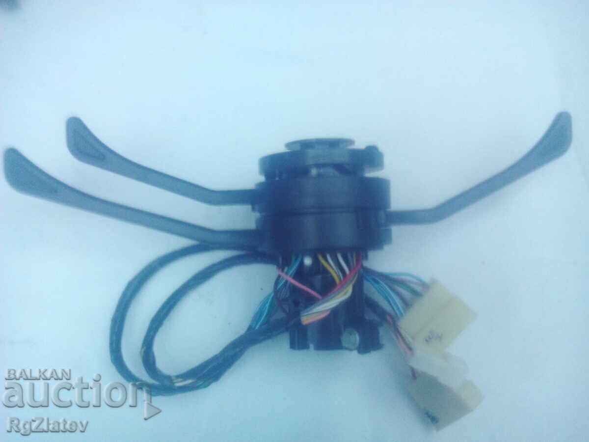 Διακόπτης τοποθετείται στη κολόνα τιμονιού. Δεν έχει χρησιμοποιηθεί