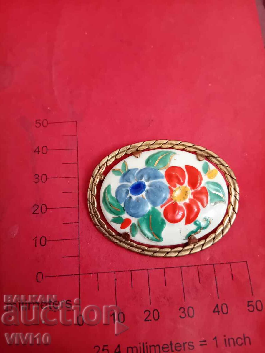 Antique brooch, porcelain, s.i.s.c.o Antique brooch, porcelain, s.i.s.c.o