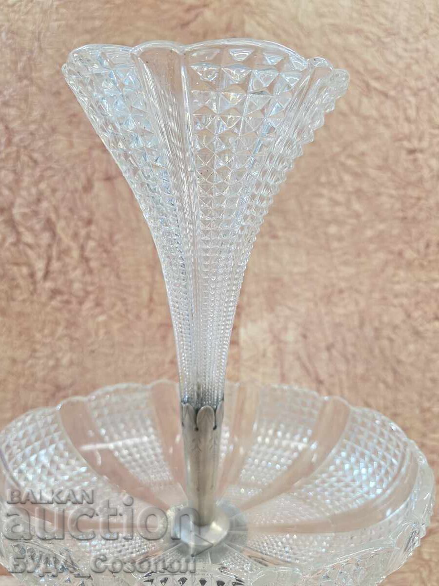 Κομψό κουτί με γλυκά από ασήμι και κρύσταλλο με τιμή 2600.00 BGN | € 1329.36