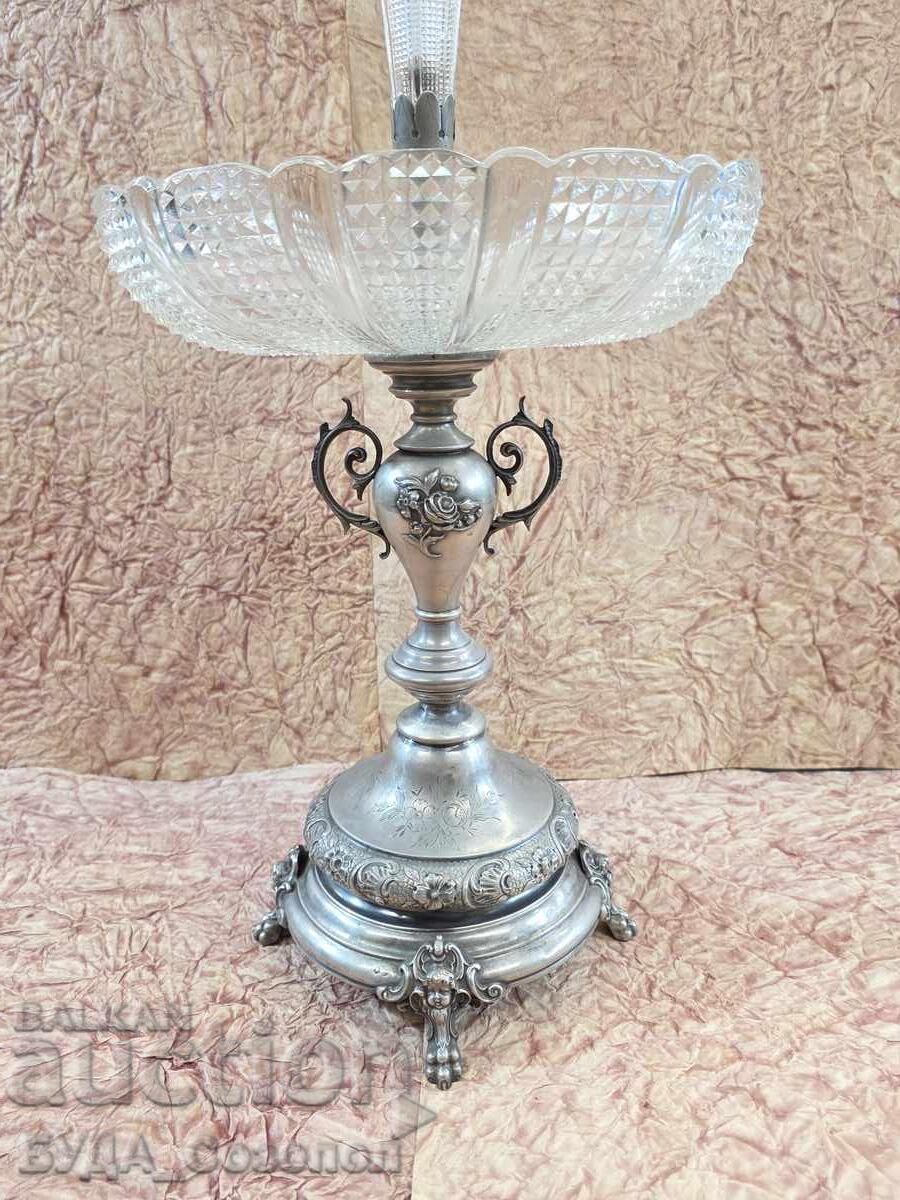 Παράδοση Κομψό κουτί με γλυκά από ασήμι και κρύσταλλο