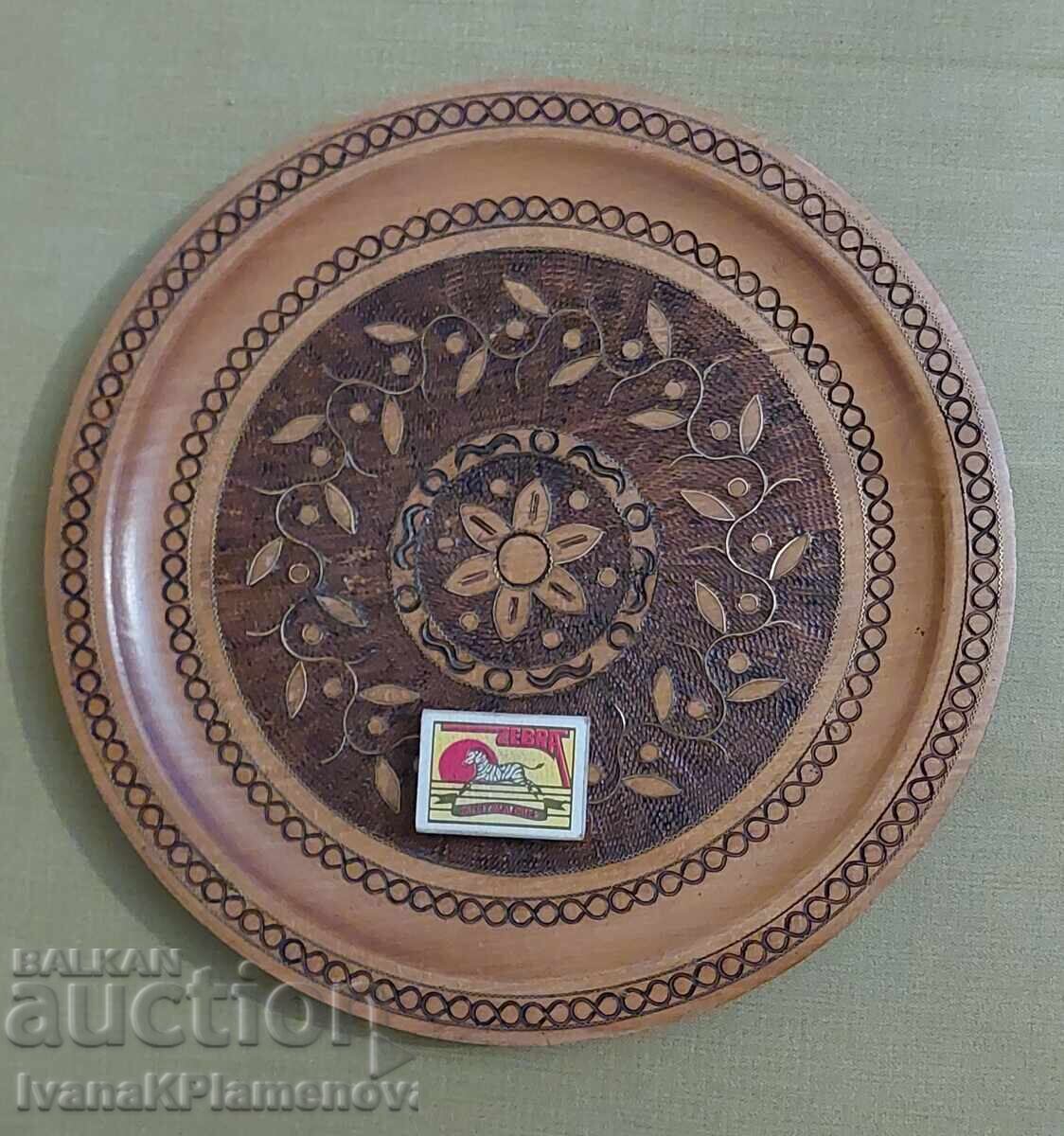 Wooden panel inlaid with brass for connoisseurs, 30cm - 7