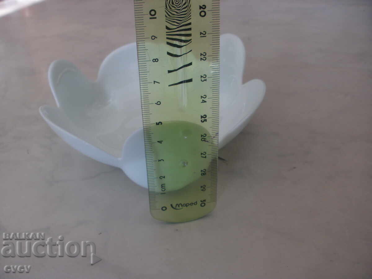 Δημοπρασία Πορσελάνινη Κούπα - Β.Ζ.Τ Δημοπρασία Πορσελάνινη Κούπα - Β.Ζ.Τ