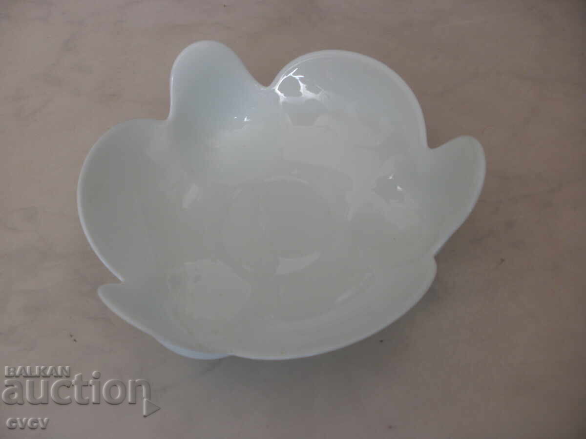 Πορσελάνινη Κούπα - Β.Ζ.Τ Πορσελάνινη Κούπα - Β.Ζ.Τ