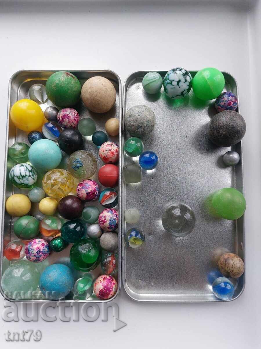 Аукцион Кутия със стари топчета - 57 броя.