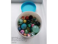 Cutie cu bile vechi - 57 bucăți