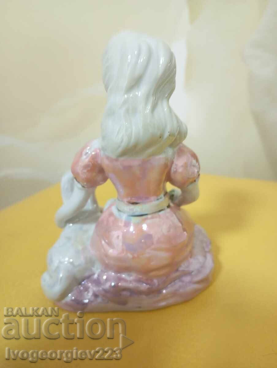 Auction Porcelain figurine Auction Porcelain figurine