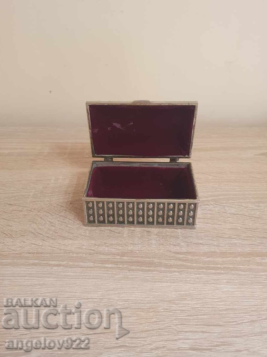 Όμορφο μεταλλικό κουτί κοσμημάτων!!! με τιμή 3.50 BGN | € 1.79