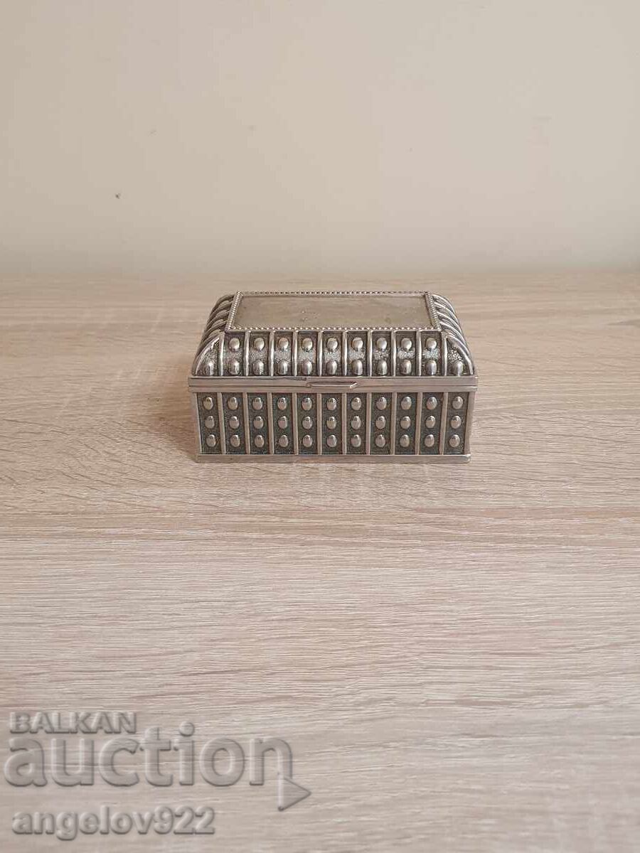 Όμορφο μεταλλικό κουτί κοσμημάτων!!!