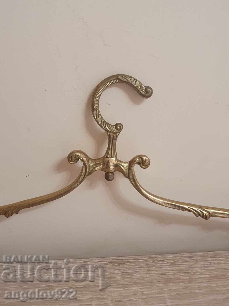 Παράδοση Μασίφ βιντάζ μπρούτζινη κρεμάστρα 1