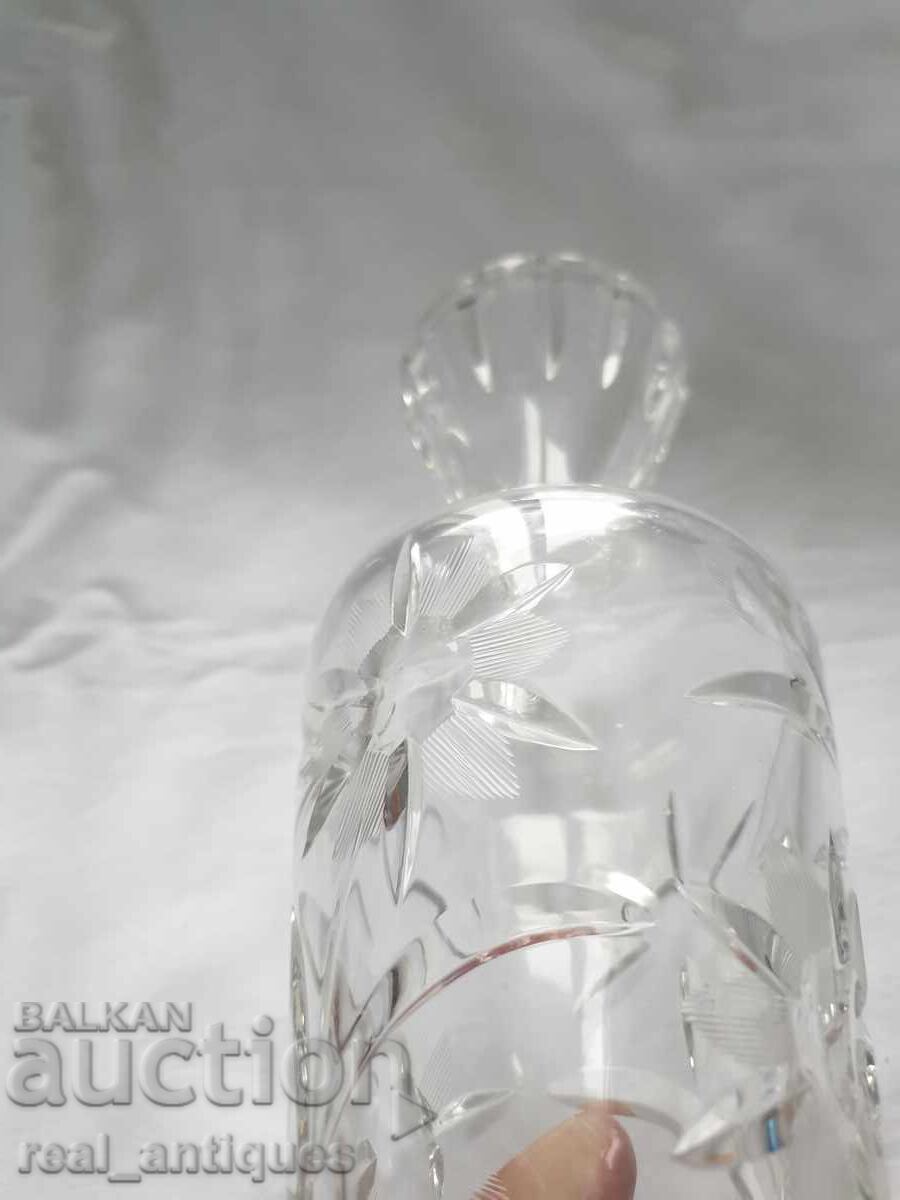 Auction  Crystal vase