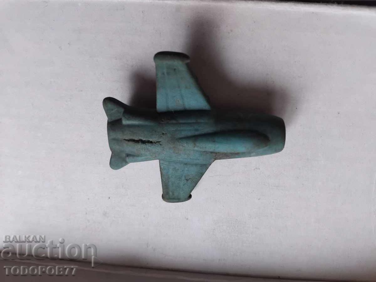 Много старо гумено самолетче