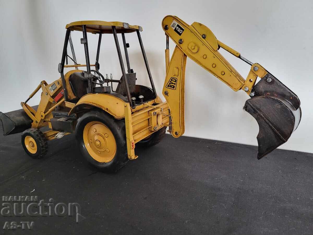 Delivery of Metal excavator