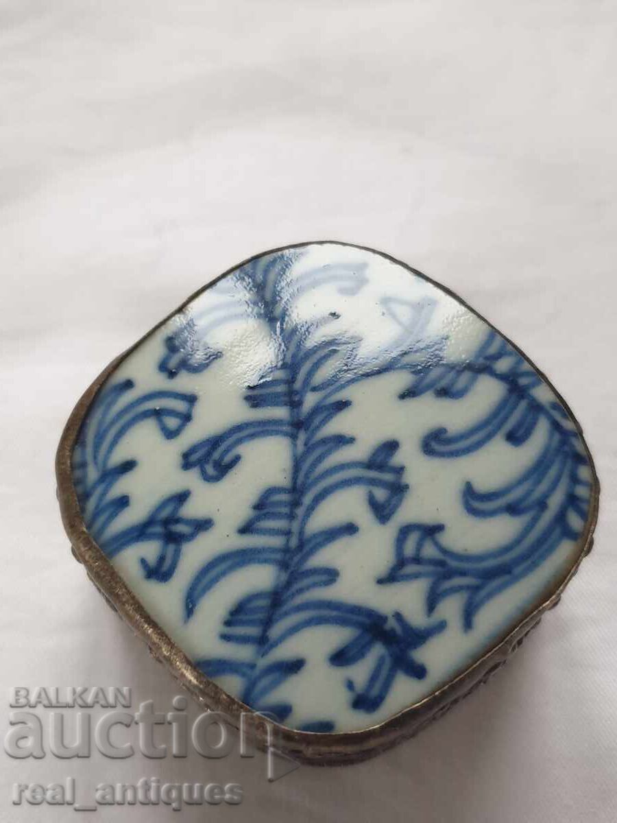 Cutie placata cu argint cu preț 32.00 BGN | € 16.36 Cutie placata cu argint cu preț 32.00 BGN | € 16.36