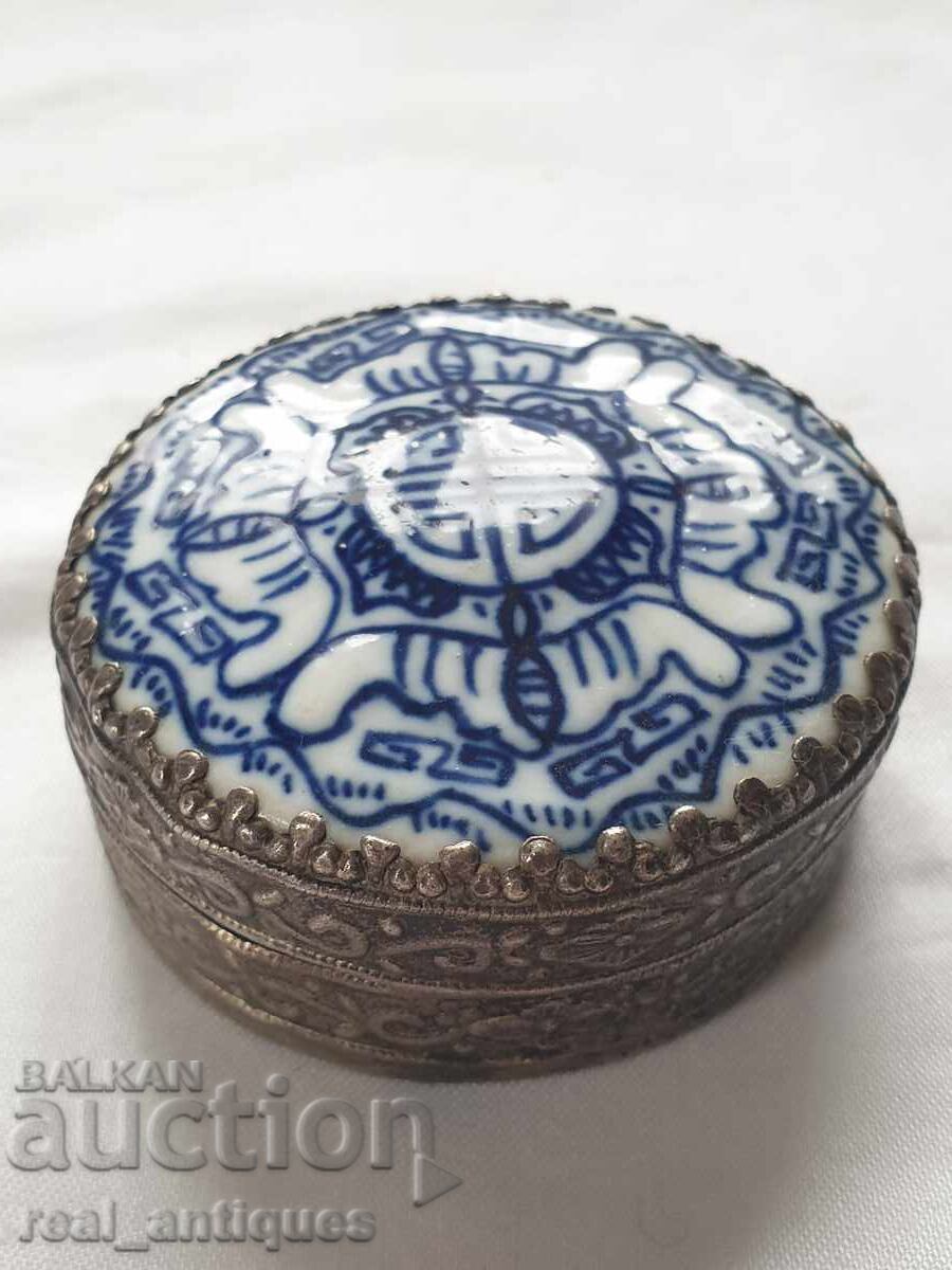 Silver plated box with price 32.00 BGN | € 16.36