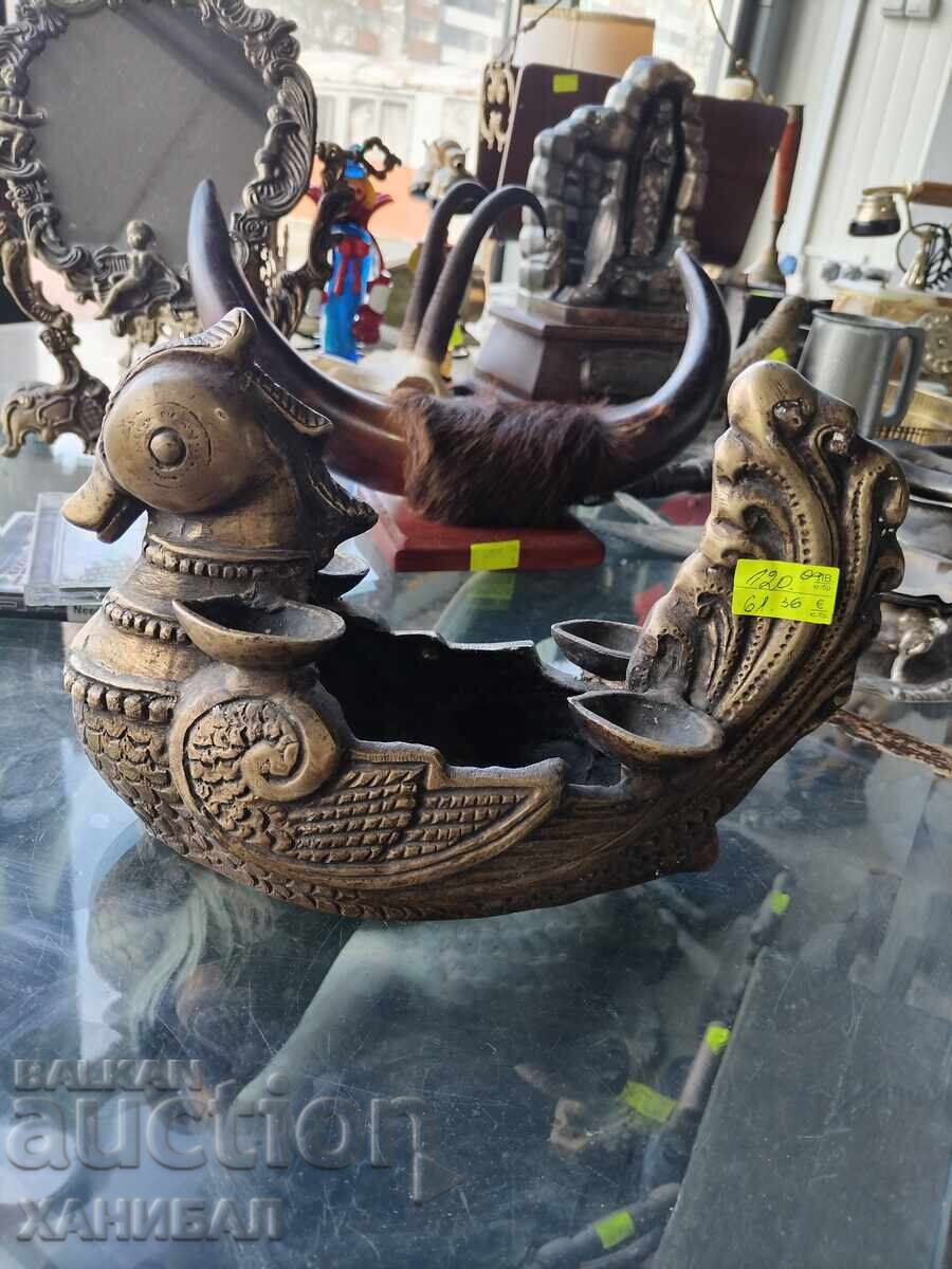 МАСИВНА БРОНЗОВА ФИГУРА