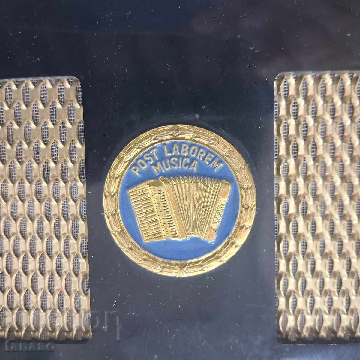 Livrarea Acordeon Weltmeister pentru elevi – 12 basi