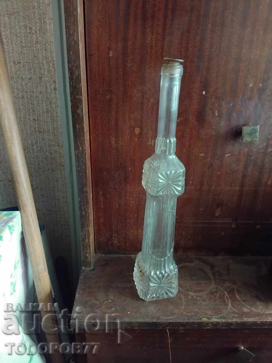 Ενδιαφέρον παλιό γυάλινο μπουκάλι Ενδιαφέρον παλιό γυάλινο μπουκάλι