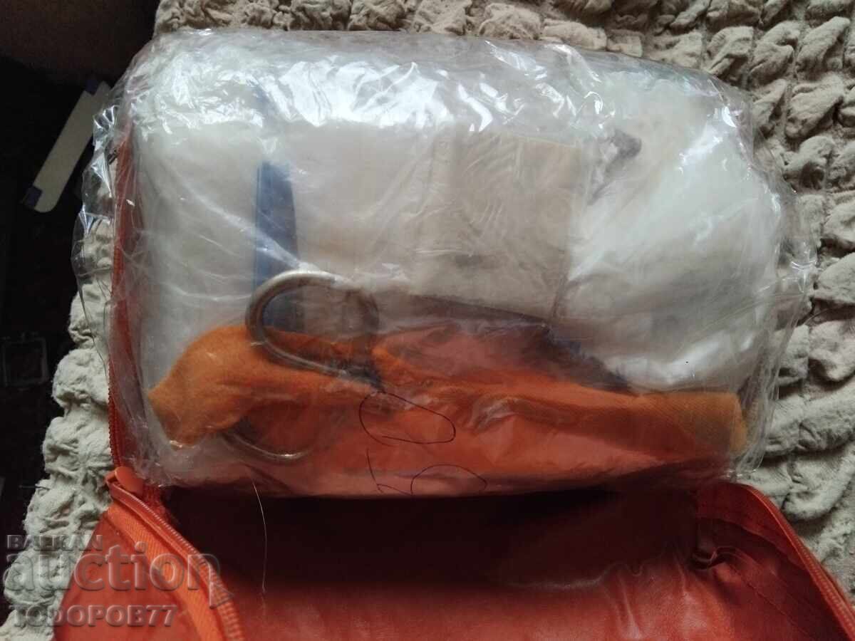 Κιτ Πρώτων Βοηθειών Αυτοκινήτου με τιμή 5.00 BGN | € 2.56