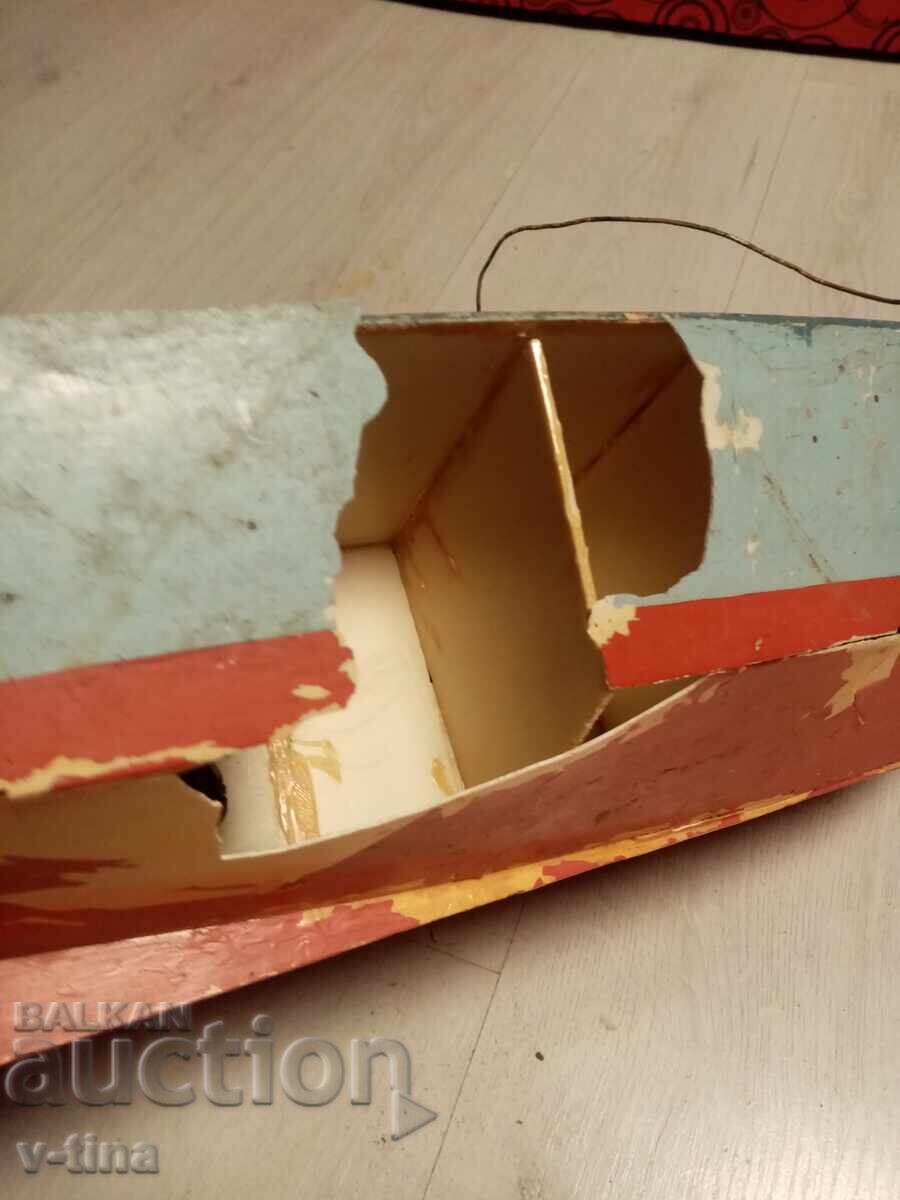 Παράδοση Παλιό σκάφος με κινητήρα παιχνίδι