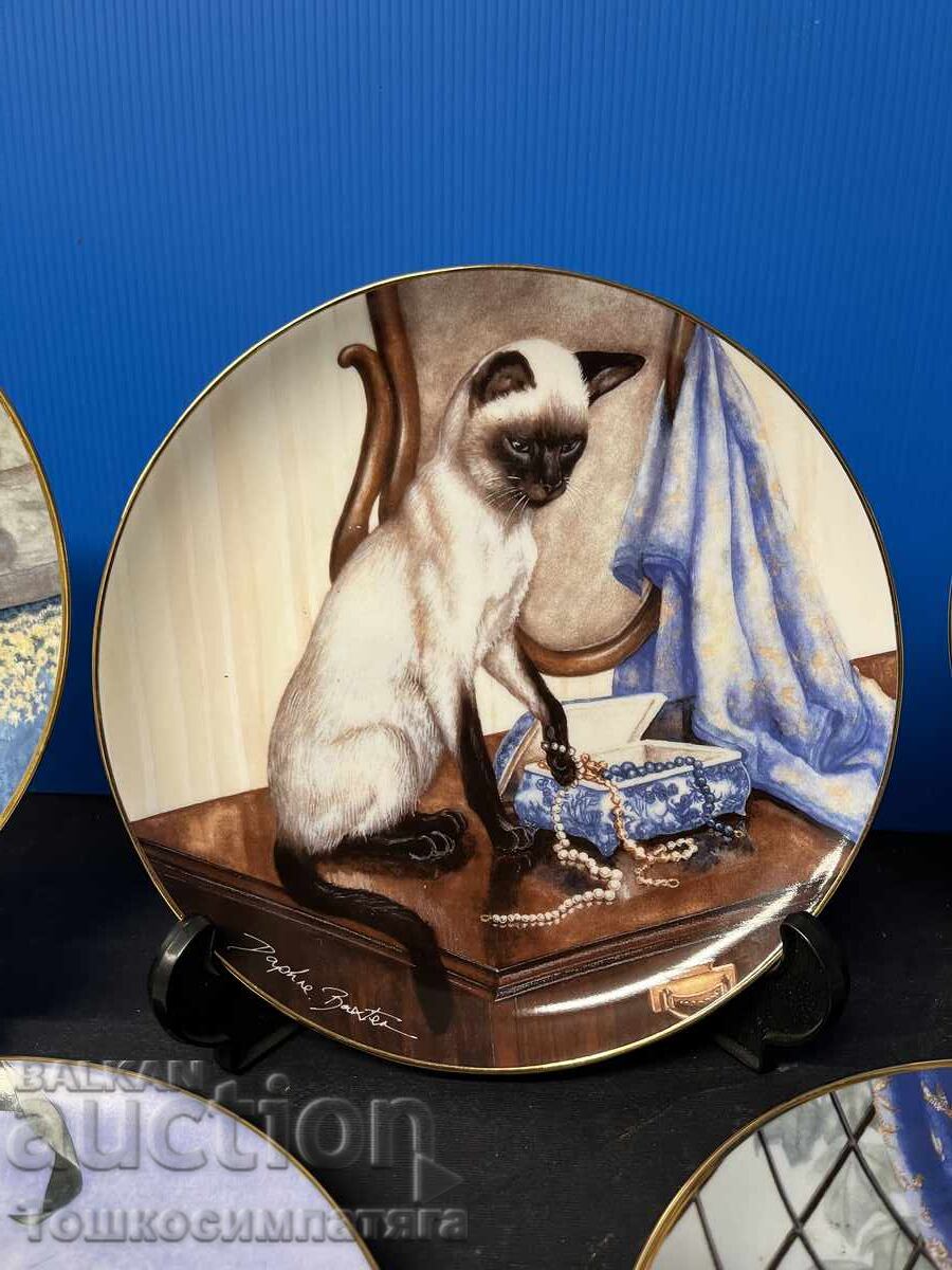Licitație Farfurii de porțelan de colecție cu pisici