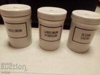 Borcane vechi de porțelan farmaceutic