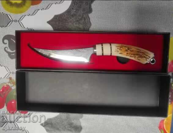 Cuțit frumos în cutie cadou cu preț 10.00 BGN | € 5.11