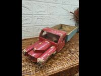 Παλιό ξύλινο φορτηγό παιχνίδι