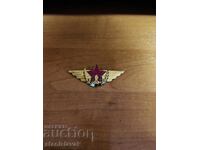 Cocarda bronzată, rănită, socială