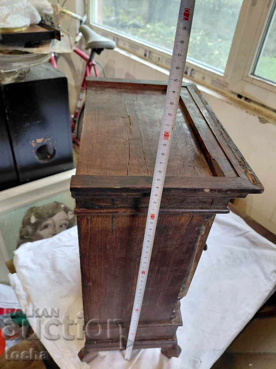 Παράδοση Ντουλάπι / Κουτί για ρολόι τοίχου. BZC