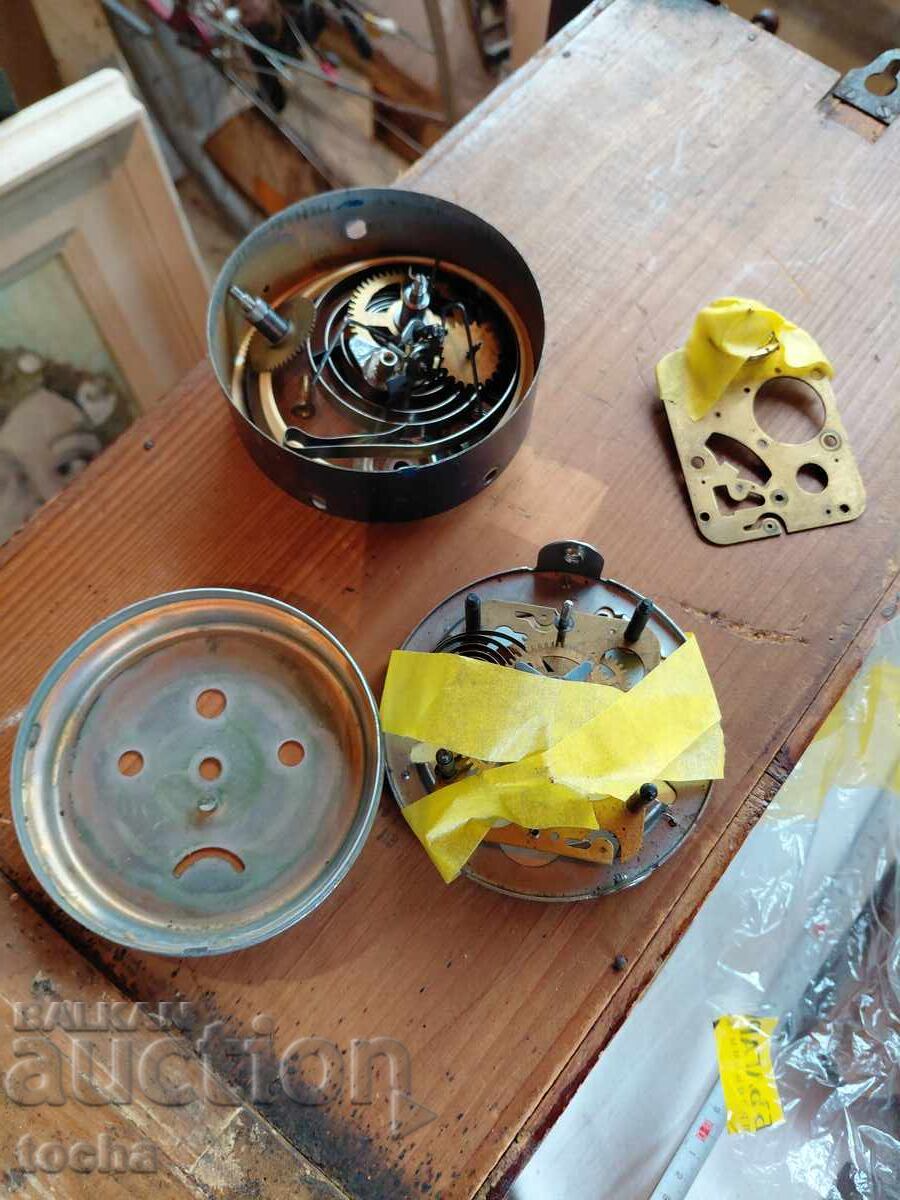 Τσέχικο επιτραπέζιο ρολόι/ξυπνητήρι. BZC με τιμή 0.69 BGN | € 0.35 Τσέχικο επιτραπέζιο ρολόι/ξυπνητήρι. BZC με τιμή 0.69 BGN | € 0.35