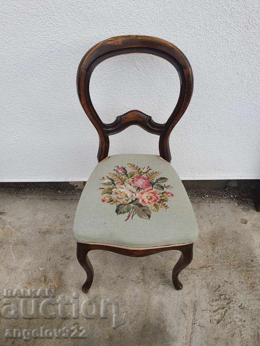 Όμορφη vintage καρέκλα από μασίφ ξύλο!!! με τιμή 11.00 BGN | € 5.62