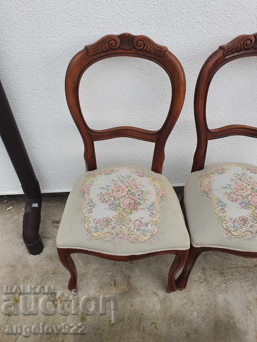 Красиви винтидж столове масив!!! с цена 18.00 лв. | € 9.20 Красиви винтидж столове масив!!! с цена 18.00 лв. | € 9.20